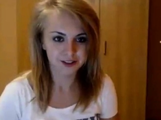 Young girl dancing naked on cam