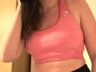 Perverse teen babe plays solo
