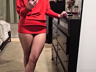 Amateur redhead milf alena strips and dances
