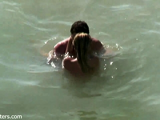 Outdoor Voyeur Public Peeing Girls 1